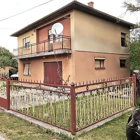 Aki Apartment Drvar Екстериор снимка