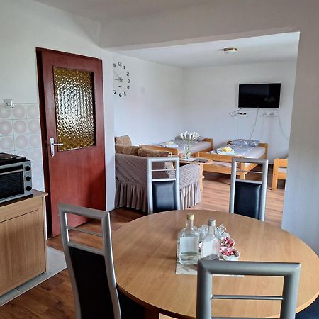 Aki Apartment Drvar Екстериор снимка