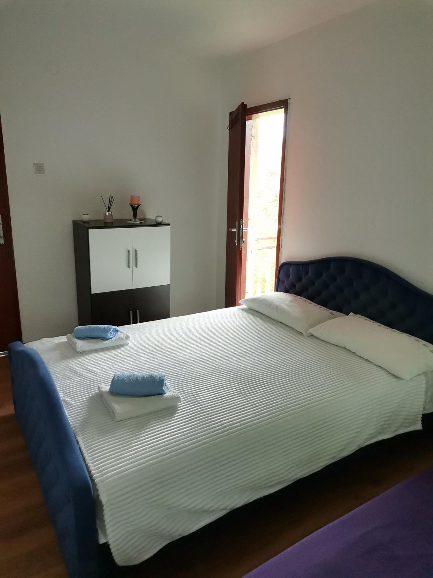 Aki Apartment Drvar Екстериор снимка