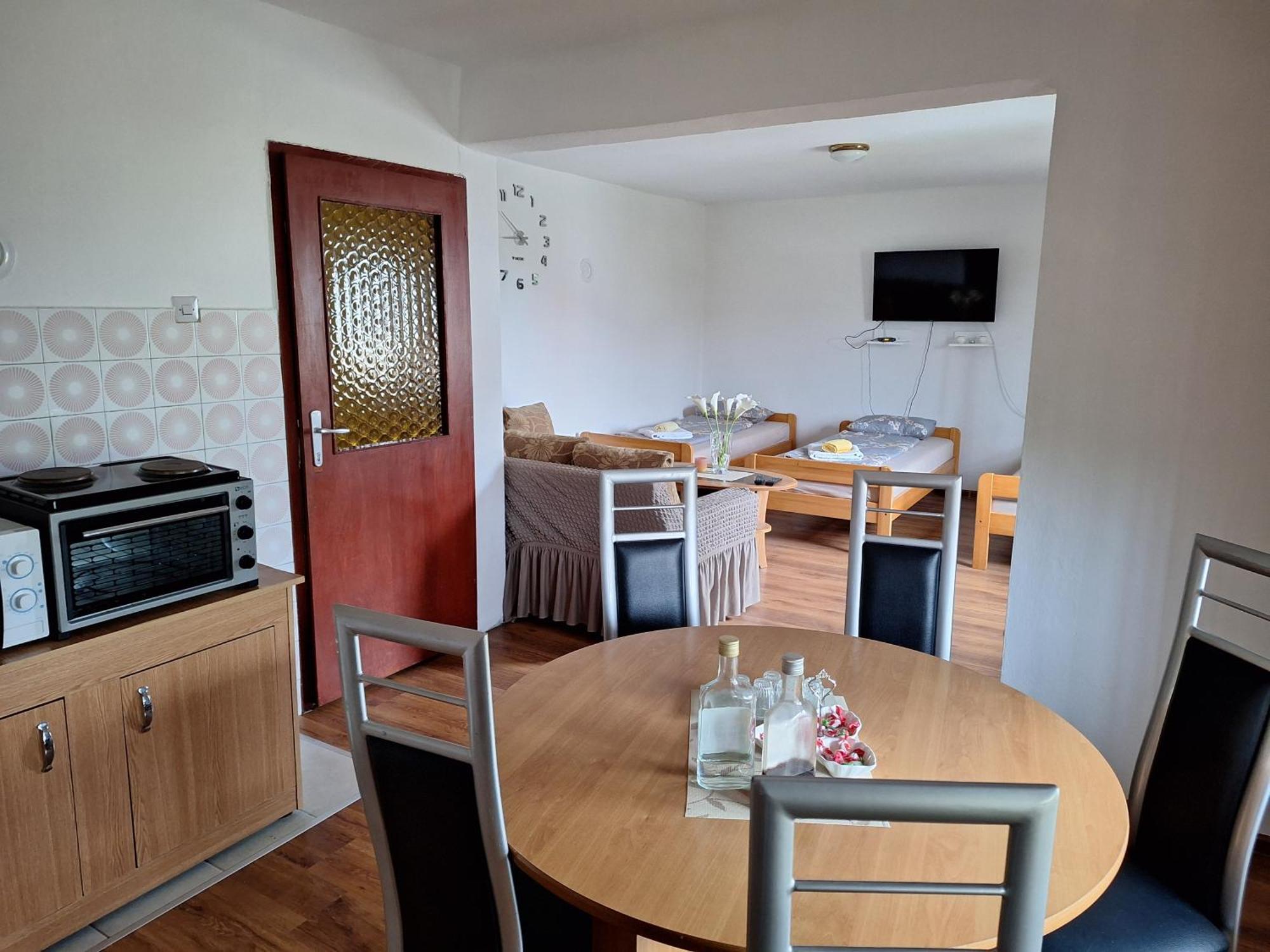 Aki Apartment Drvar Екстериор снимка