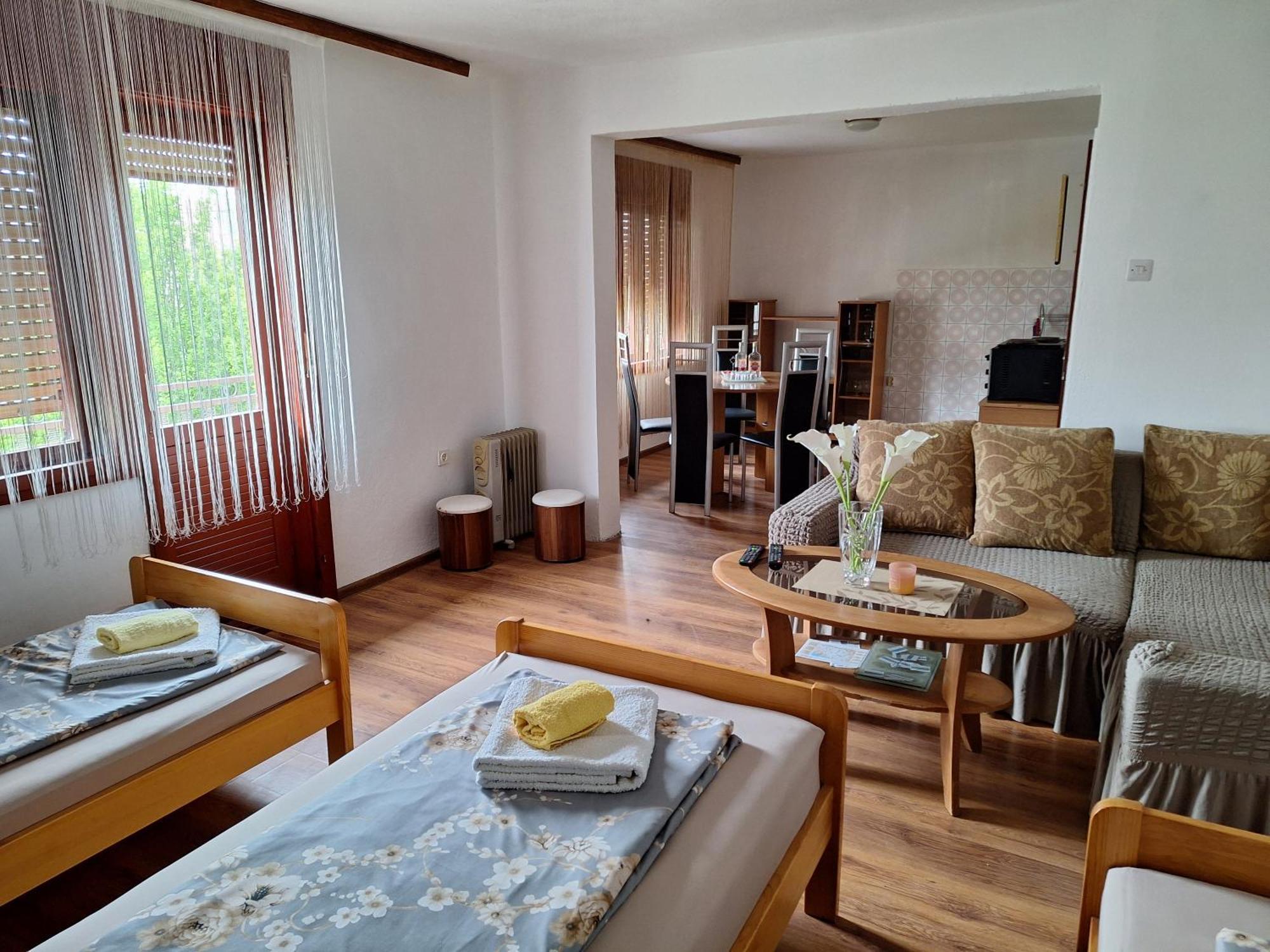 Aki Apartment Drvar Екстериор снимка